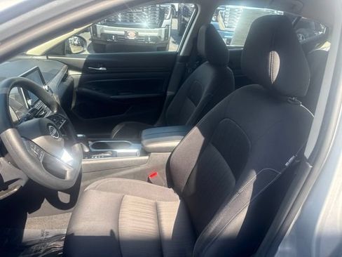 Used 2024 Nissan Altima 2.5 SV FWD image 27