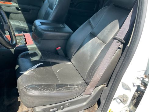 Used 2011 Chevrolet Suburban LTZ image 16