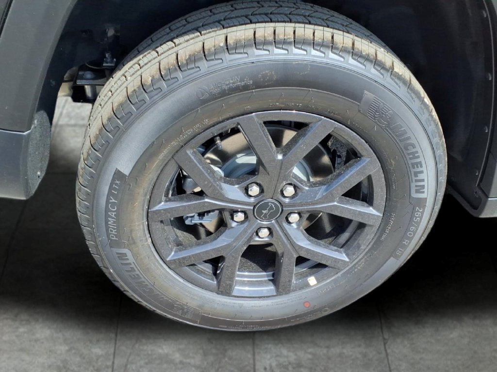 New 2027 Jeep Grand Cherokee Altitude RWD image 7