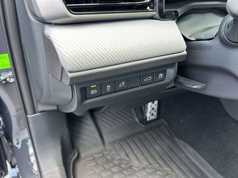 New 2026 Toyota Camry Hybrid FWD image 17