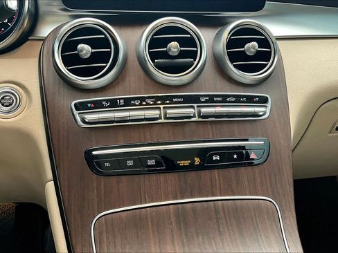 Used 2022 Mercedes-Benz GLC 300 image 35