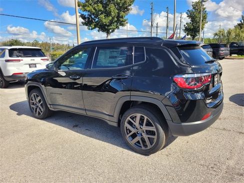 New 2026 Jeep Compass Latitude image 10