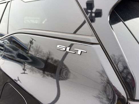 Used 2023 GMC Terrain SLT image 11