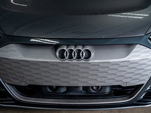 Used 2022 Audi e-tron GT Premium Plus image 16