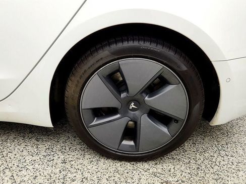 Used 2021 Tesla Model 3 Standard Range Plus RWD image 9