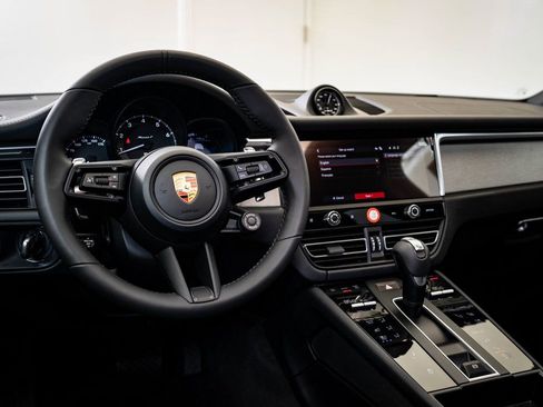 New 2026 Porsche Macan Turbo image 4