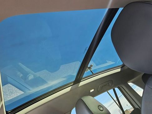 New 2026 Volkswagen Tiguan SE image 19