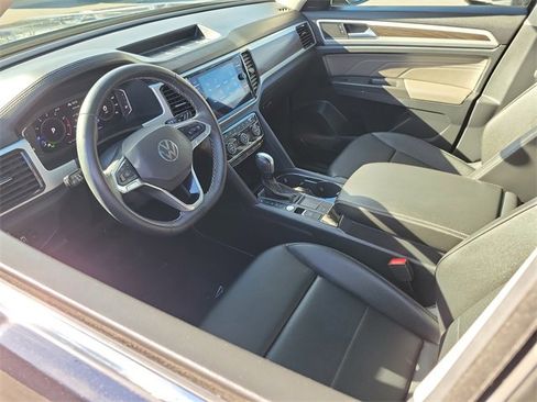 Used 2023 Volkswagen Atlas SE image 3