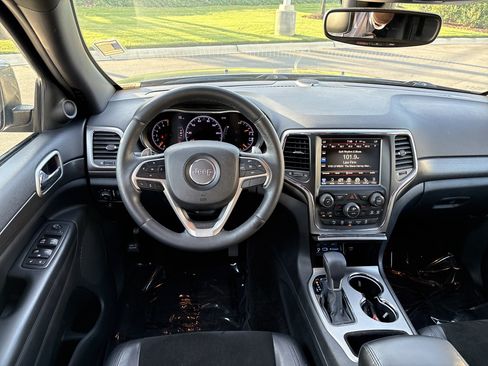 Used 2017 Jeep Grand Cherokee Altitude RWD image 19