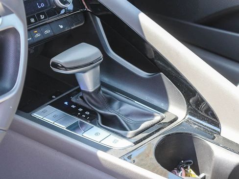 Certified 2024 Hyundai Elantra SEL w/ Convenience Package image 24