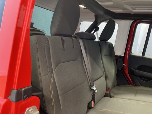 Certified 2025 Jeep Wrangler Sahara w/ Safety Group image 38