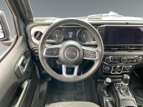Used 2024 Jeep Wrangler Unlimited Sahara AWD/4WD image 12