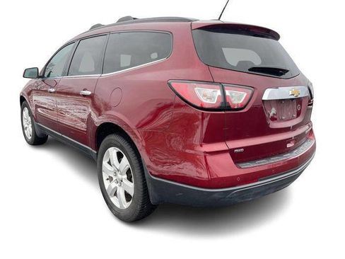 Used 2016 Chevrolet Traverse LT w/ Style and Technology Package image 3