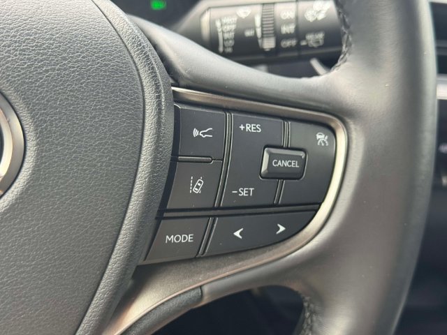 Used 2023 Lexus UX 250h AWD w/ Accessory Package (Z2) image 28