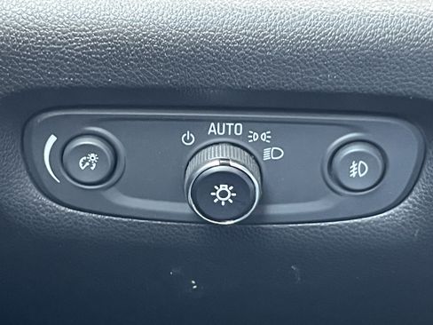 Used 2019 Chevrolet Traverse LT w/ LT Premium Package AWD/4WD image 42
