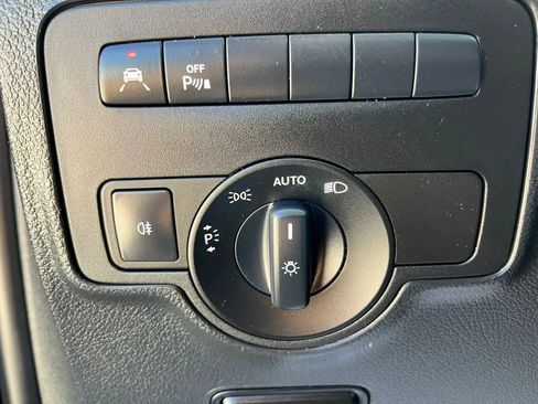 Used 2019 Mercedes-Benz Metris Passenger image 18