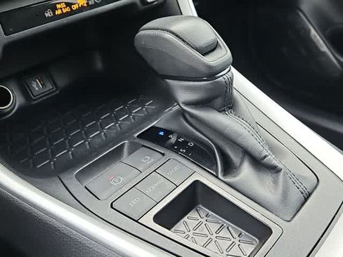 Used 2025 Toyota RAV4 XLE FWD image 25