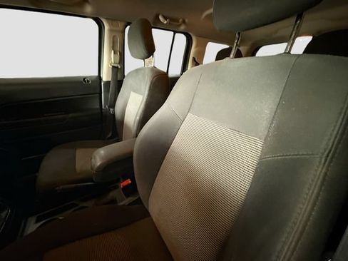Used 2014 Jeep Patriot Latitude FWD image 19