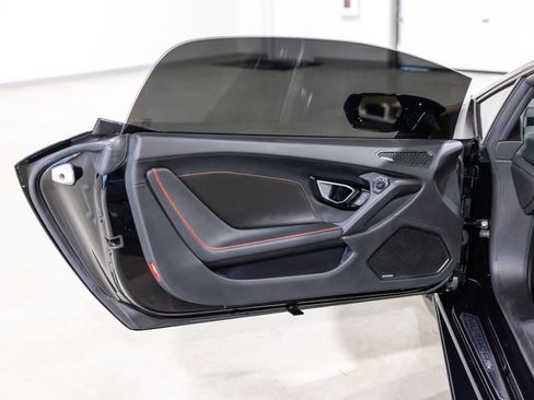 Used 2020 Lamborghini Huracan EVO image 28
