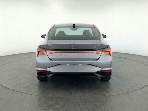 Used 2025 Hyundai Elantra Limited image 7