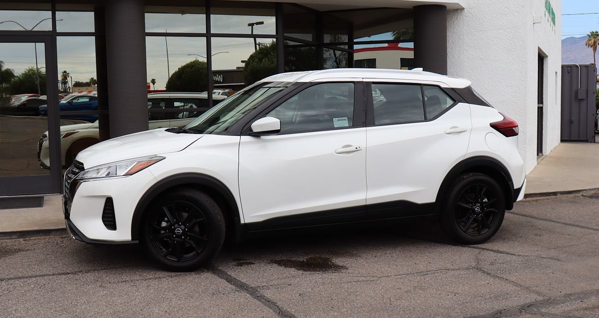 Used 2023 Nissan Kicks SV FWD image 4