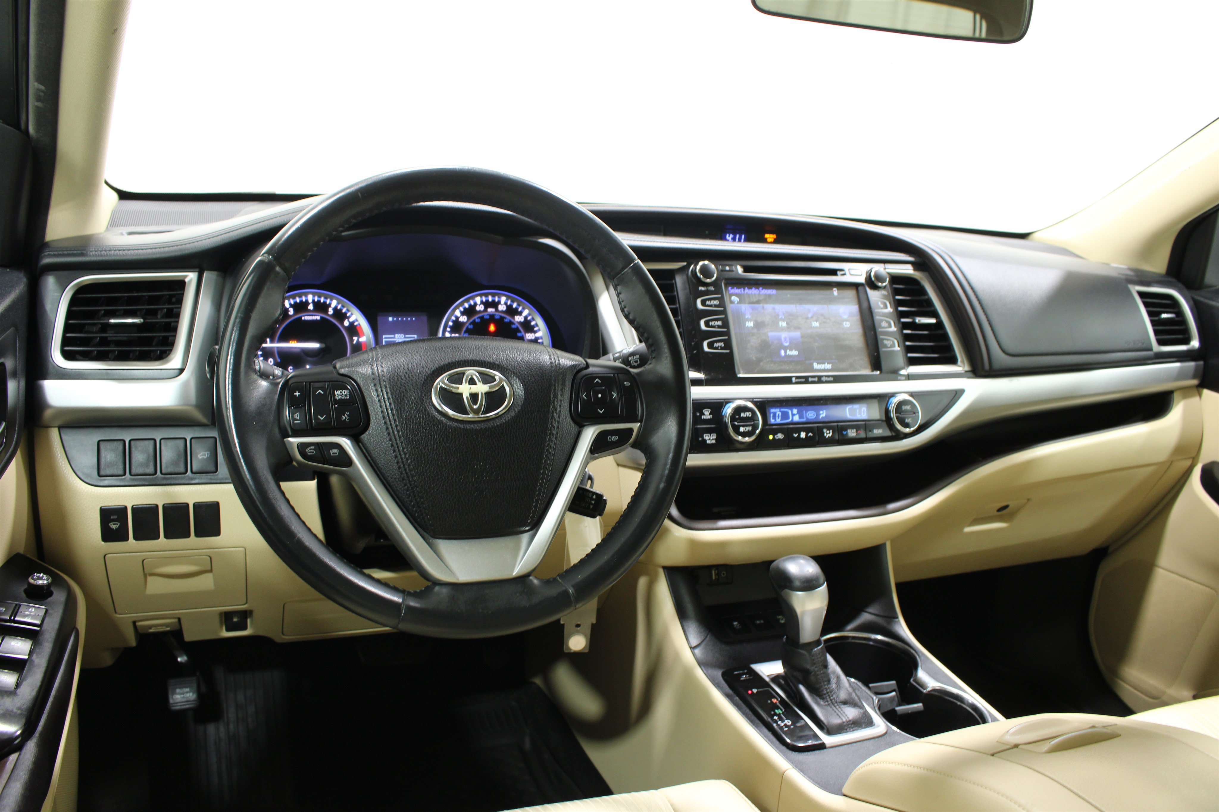 Used 2016 Toyota Highlander Plus w/ Protection Package #3 AWD/4WD image 2