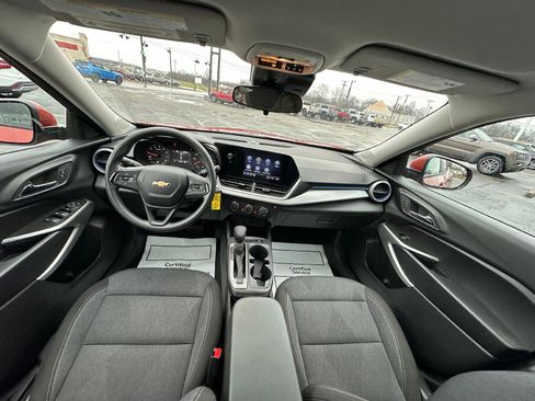 Used 2024 Chevrolet Trax LS w/ LS Convenience Package image 16