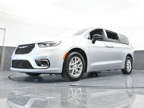 New 2026 Chrysler Pacifica Select image 53