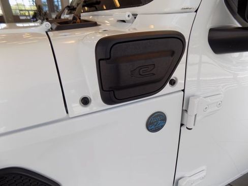 Certified 2025 Jeep Wrangler Unlimited Sahara w/ Safety Group AWD/4WD image 35