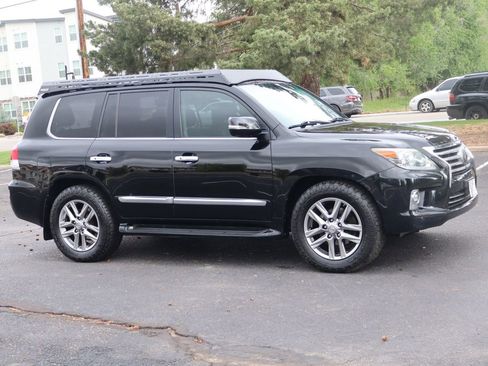 Used 2014 Lexus LX 570 4WD image 2