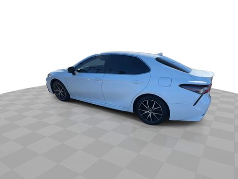 Used 2023 Toyota Camry SE image 6