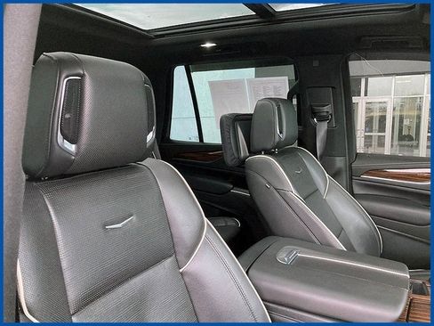Used 2021 Cadillac Escalade Premium Luxury w/ LPO, Illumination Package image 5