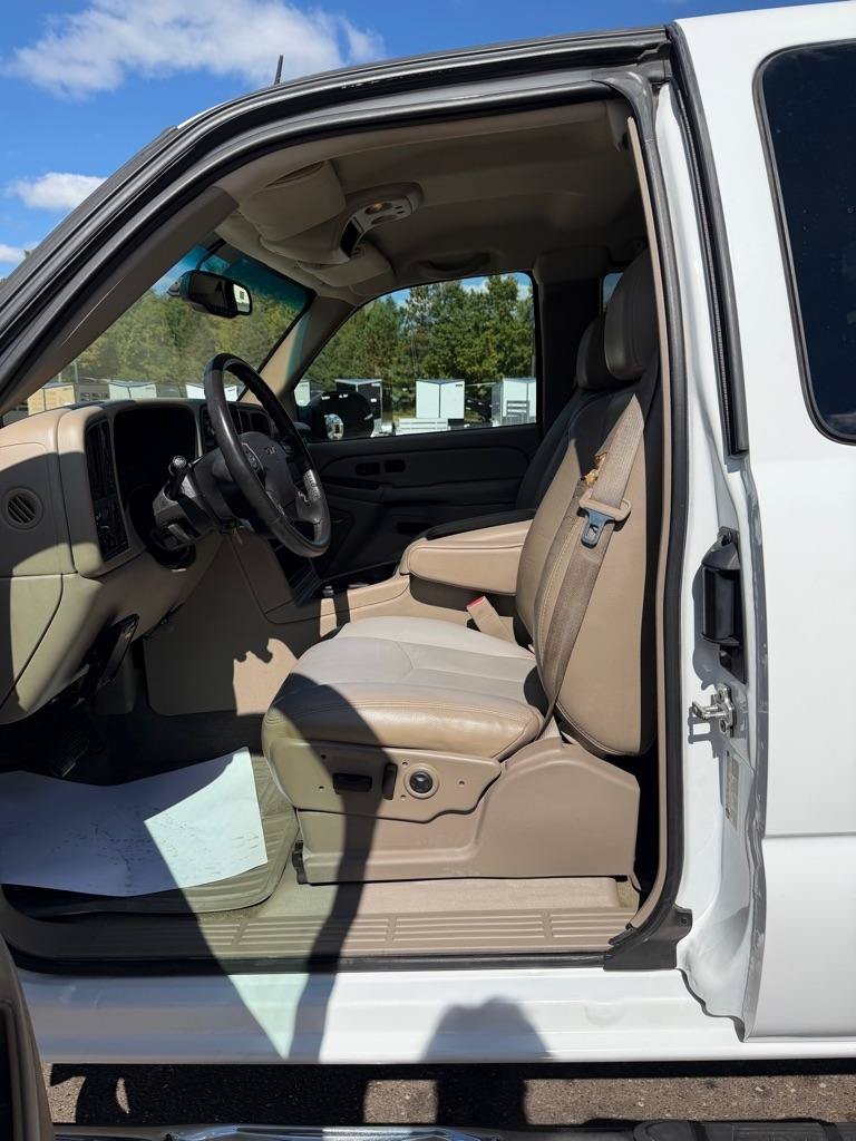 Used 2004 GMC Sierra 3500 SLT w/ Heavy-Duty Power Package AWD/4WD image 7