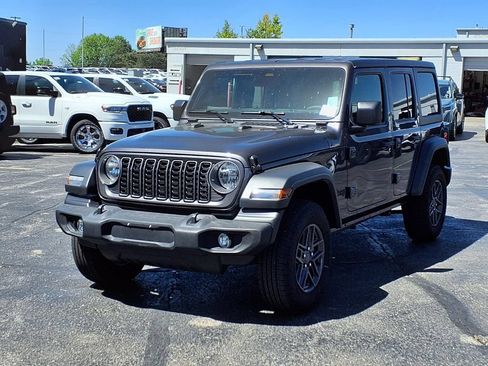 Used 2025 Jeep Wrangler Unlimited Sport AWD/4WD image 2