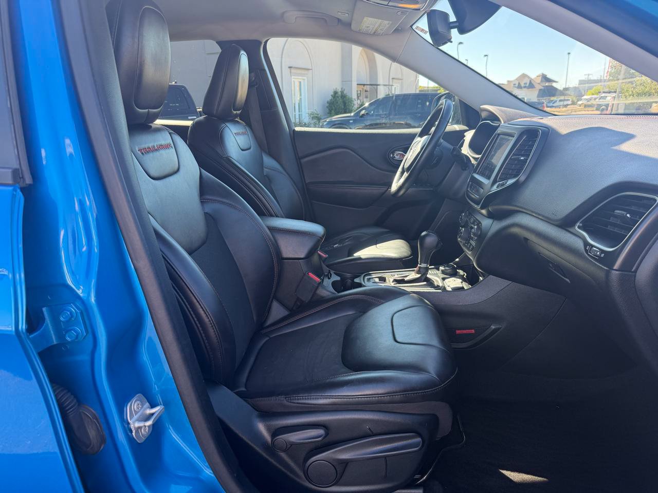 Used 2019 Jeep Cherokee Trailhawk w/ Cold Weather Group AWD/4WD image 14