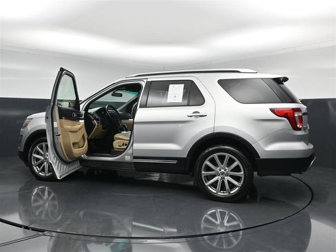 Used 2017 Ford Explorer Limited FWD image 40