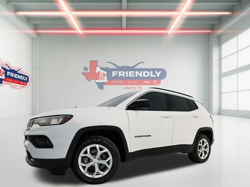 Used 2024 Jeep Compass Latitude image 1