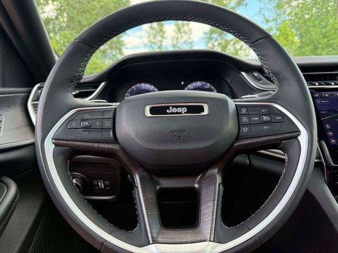 Certified 2024 Jeep Grand Cherokee Limited w/ Luxury Tech Group II AWD/4WD image 21