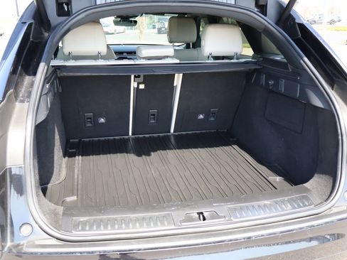 Used 2019 Land Rover Range Rover Velar R-Dynamic SE image 16