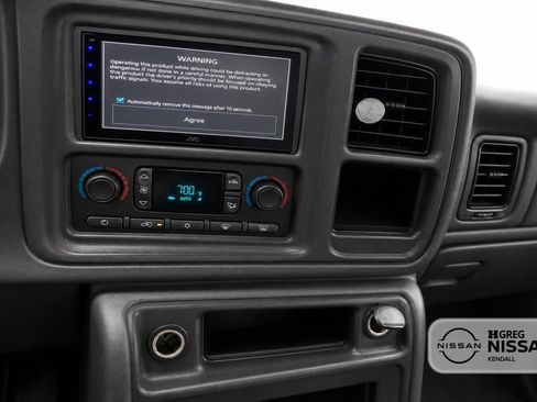Used 2006 Chevrolet Silverado 2500 LT w/ Onstar Plus Package AWD/4WD image 11