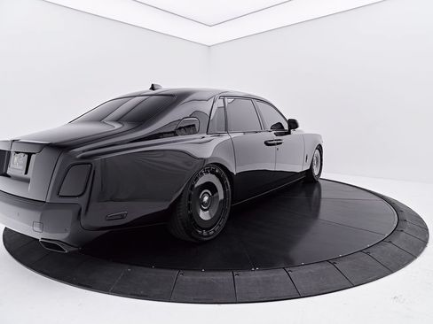 Used 2024 Rolls-Royce Phantom Sedan w/ The Phantom Package RWD image 14