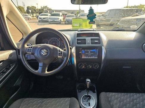 Used 2009 Suzuki SX4 Hatchback FWD image 5