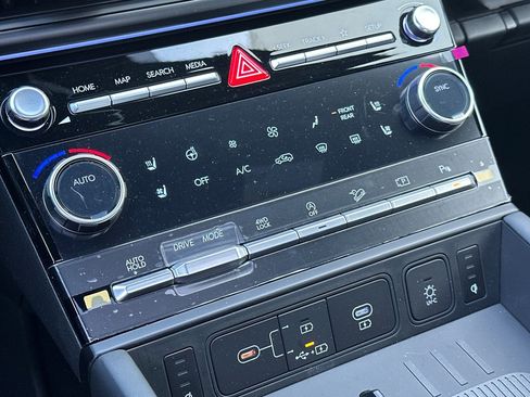 Used 2025 Hyundai Santa Fe Calligraphy image 18