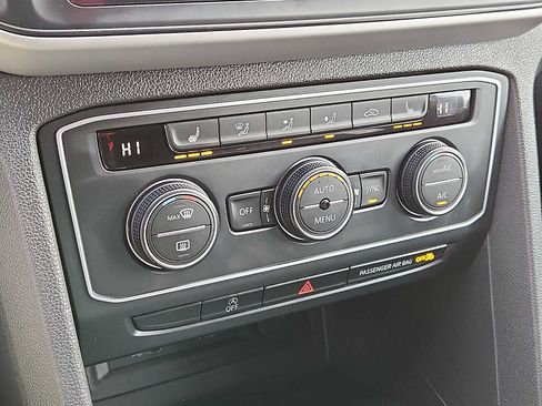 Used 2021 Volkswagen Atlas Cross Sport SE image 15