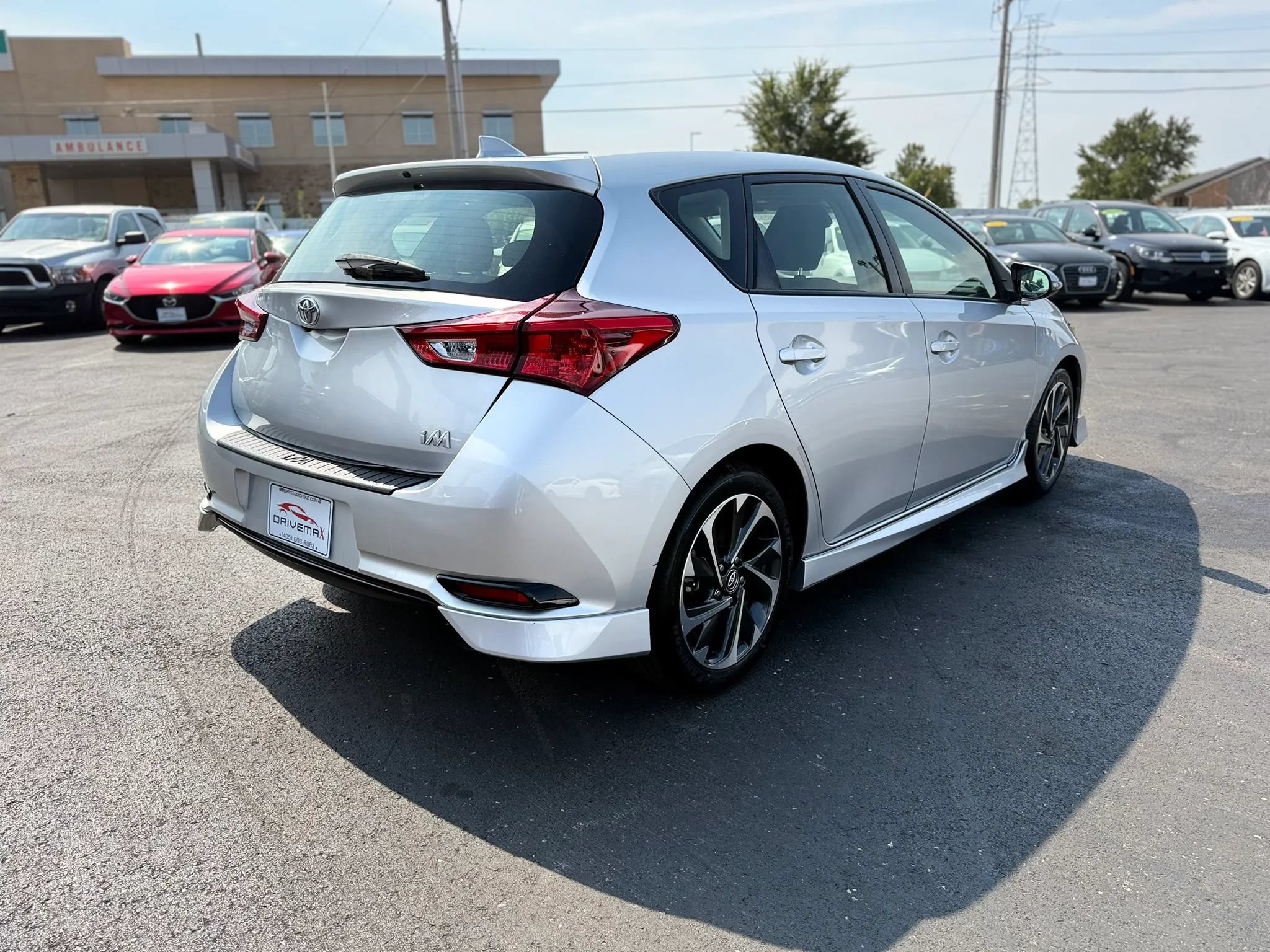 Used 2017 Toyota Corolla iM FWD image 3