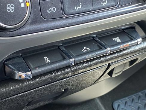 Used 2018 Chevrolet Silverado 2500 LT AWD/4WD image 20