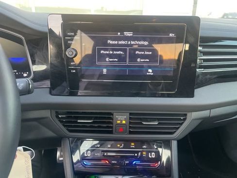 Used 2025 Volkswagen Jetta Sport image 9