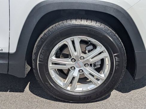 Used 2024 GMC Terrain SLE FWD image 12