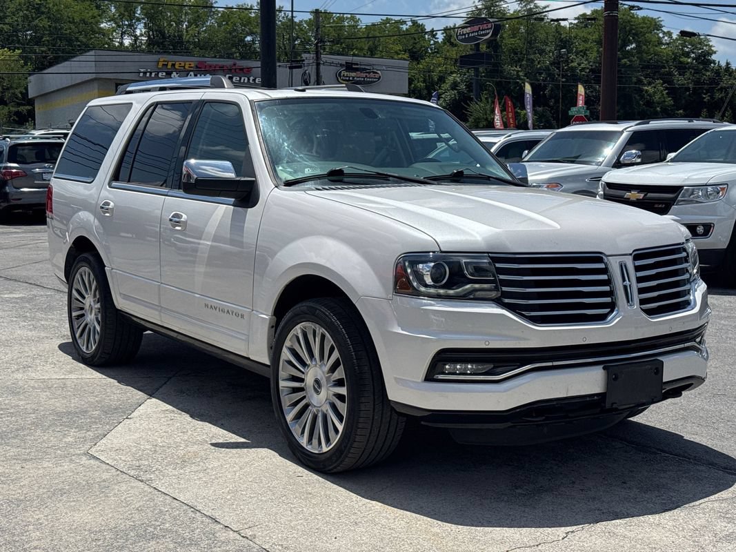 Used 2017 Lincoln Navigator Reserve AWD/4WD image 8