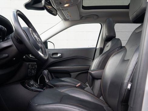 Used 2018 Jeep Compass Limited w/ Navigation Group image 17